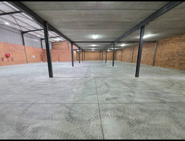 977M² WAREHOUSE TO LET IN ORMONDE